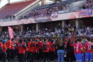 Juramento Honor escuelas participantes frente a al publico en general.